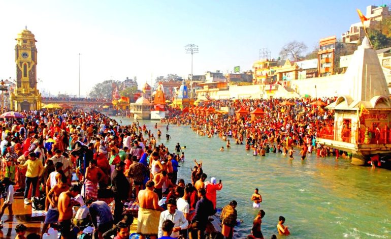 Ramnami Sect Devotees from Chhattisgarh Join Mahakumbh for Sacred Dip at Sangam